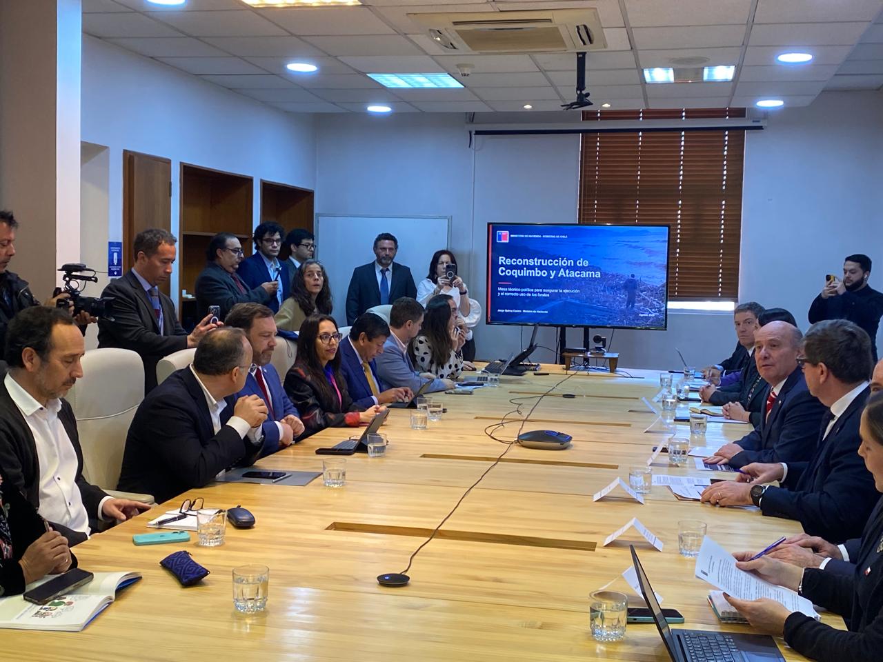 Senador Núñez pide a ministro Quiroz más recursos para emergencias en Coquimbo