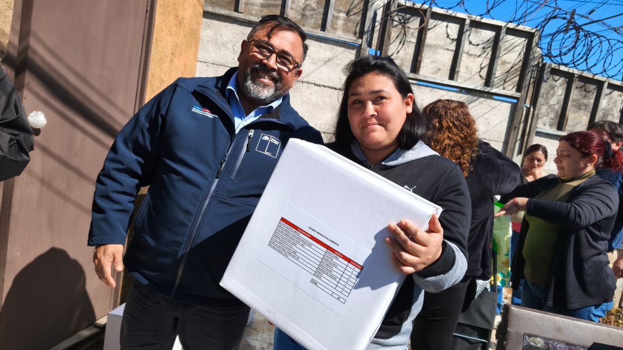 Gobierno entrega cajas de alimentos a familias afectadas por temporal en Coquimbo — foto 1