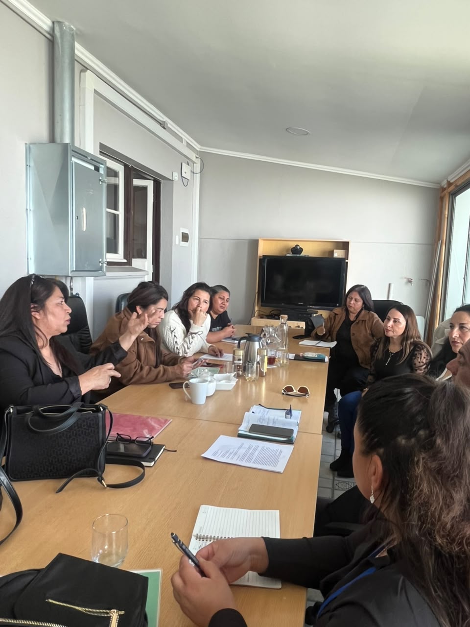 Seremi de la Mujer aborda situación de trabajadoras de la pesca tras emergencia climática
