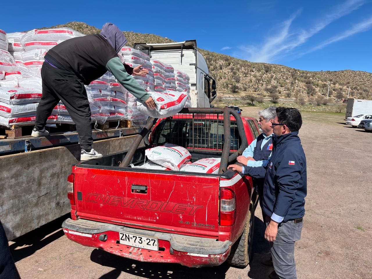INDAP entrega 27 mil kilos de alimento a productores caprinos de Combarbalá — foto 1