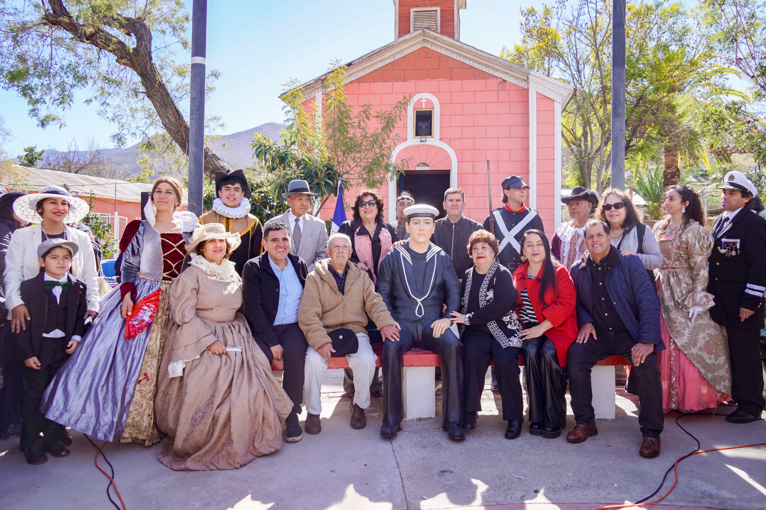 Rapel recibe escultura en honor a Wenceslao Vargas Rojas