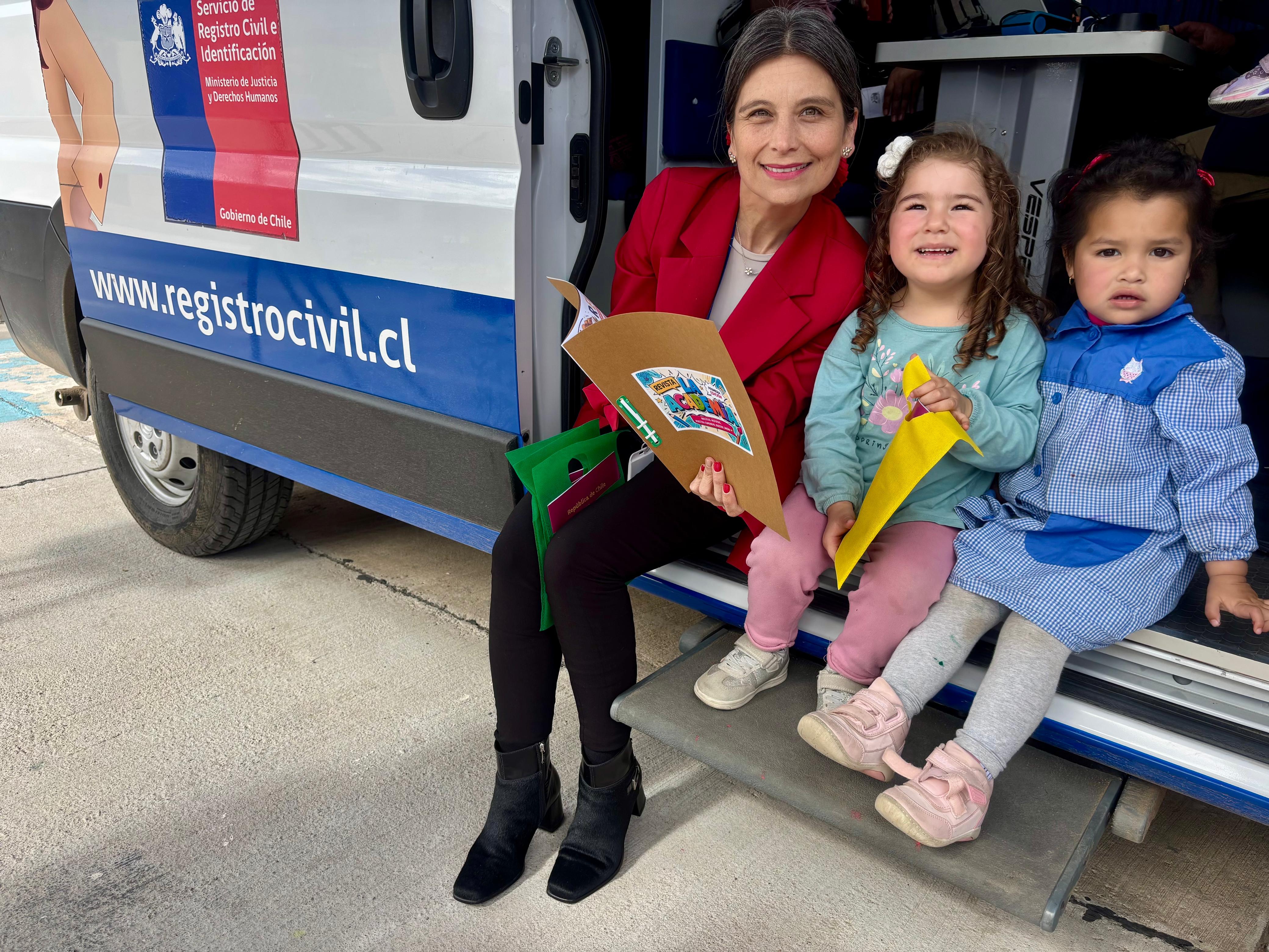 Registro Civil acerca trámite de identidad a jardines infantiles con programa Mi Primera Cédula