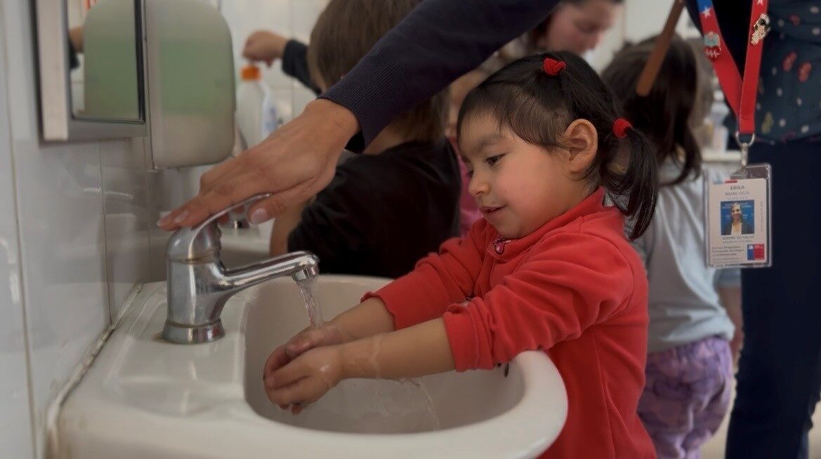 Salud y JUNJI refuerzan higiene en jardines infantiles tras sistema frontal — foto 3